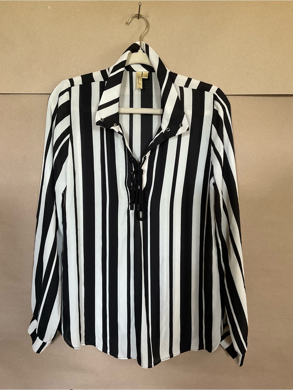 Chenault Black & White Vertical Stripe Lace-Up Women's Blouse. Size L